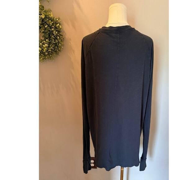 We The free long Sleeve tee Medium Charcoal/vintage black Raw Hem - Picture 2 of 14